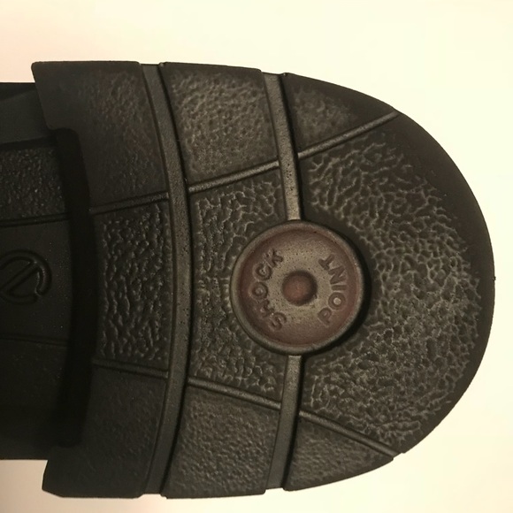 ECCO men’s Brown Leather lace Dress shoes. Size 10